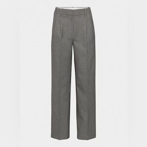 Aritzia The Effortless (Re)ssential Short